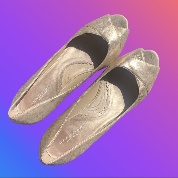 Reaction by Kenneth Cole gold peep toe heels - Picture 11 of 13